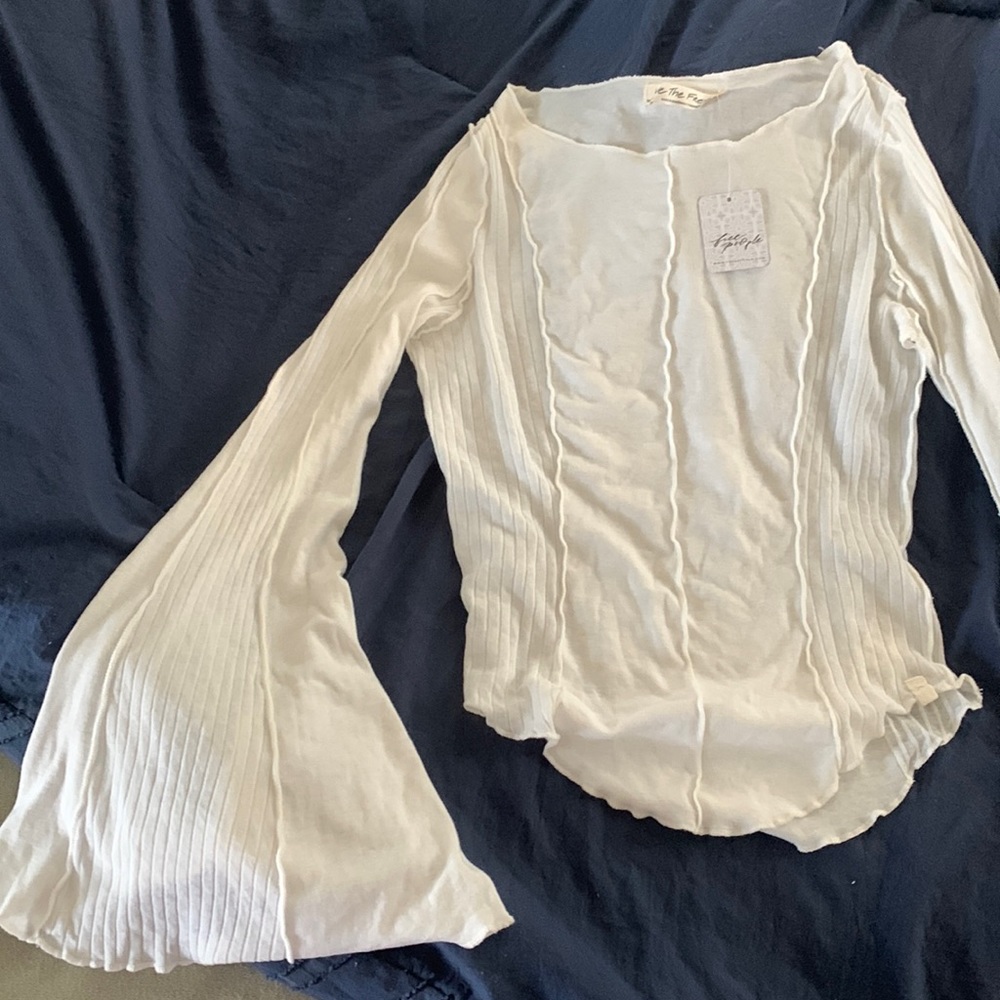 Free people top size small. Color is white.